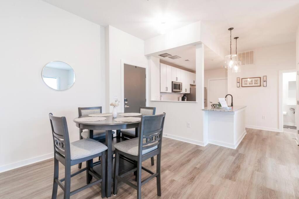Charming Cozy Apartment With Wi-Fi & Free Parking Charlotte Ngoại thất bức ảnh