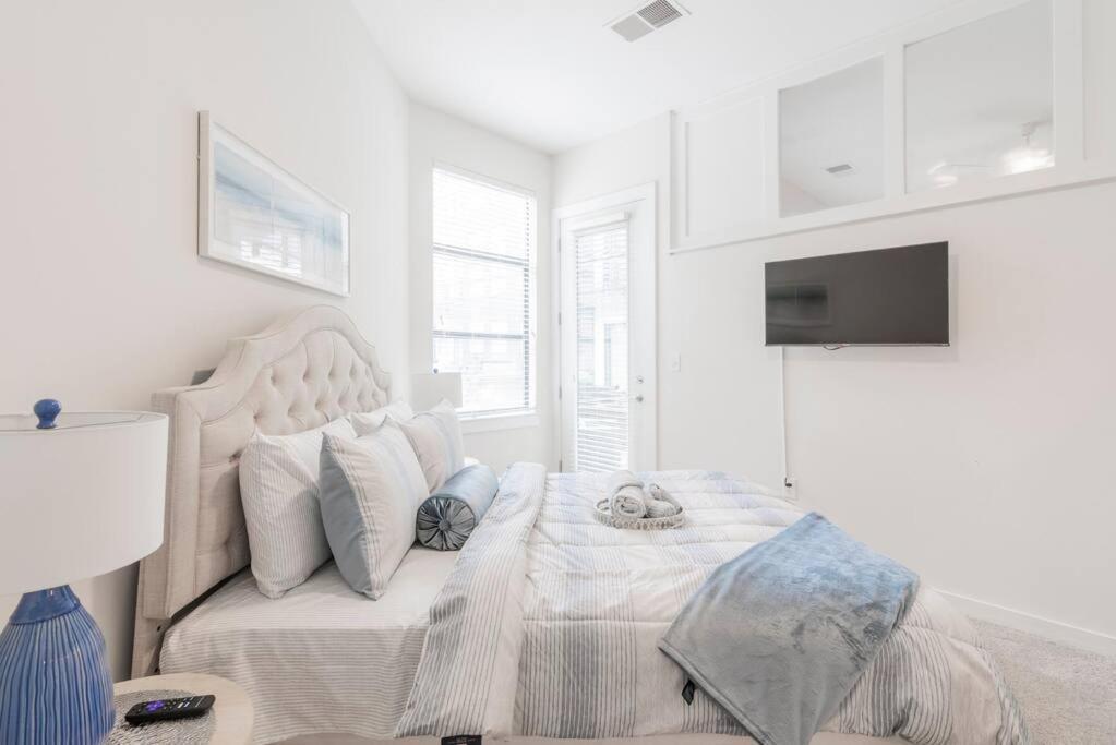 Charming Cozy Apartment With Wi-Fi & Free Parking Charlotte Ngoại thất bức ảnh