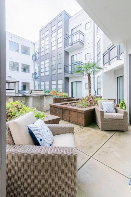 Charming Cozy Apartment With Wi-Fi & Free Parking Charlotte Ngoại thất bức ảnh