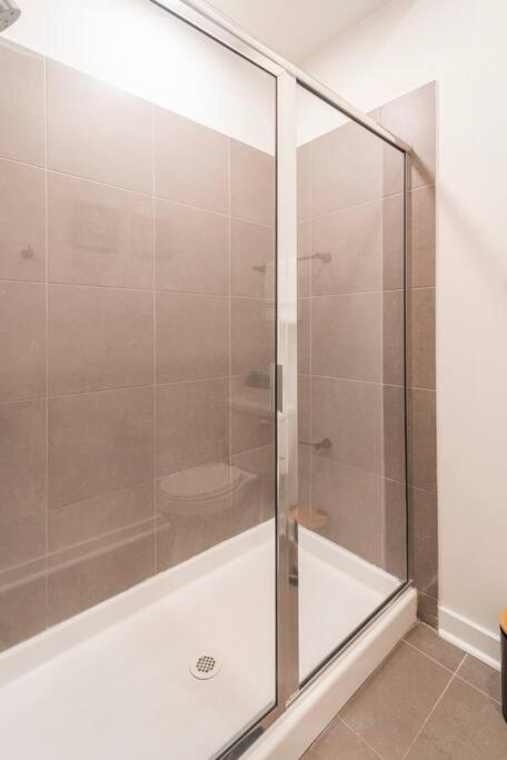 Charming Cozy Apartment With Wi-Fi & Free Parking Charlotte Ngoại thất bức ảnh