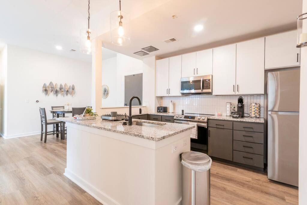 Charming Cozy Apartment With Wi-Fi & Free Parking Charlotte Ngoại thất bức ảnh