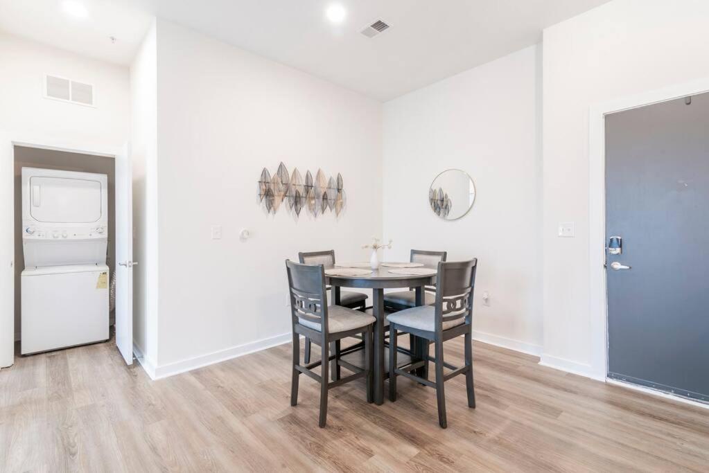 Charming Cozy Apartment With Wi-Fi & Free Parking Charlotte Ngoại thất bức ảnh