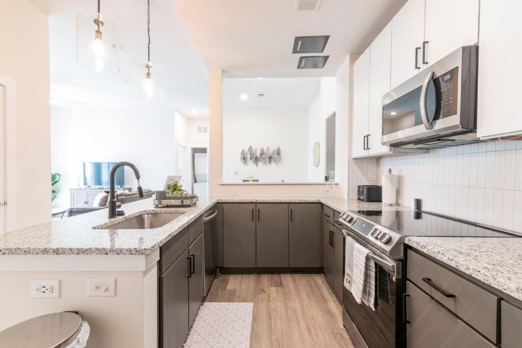 Charming Cozy Apartment With Wi-Fi & Free Parking Charlotte Ngoại thất bức ảnh